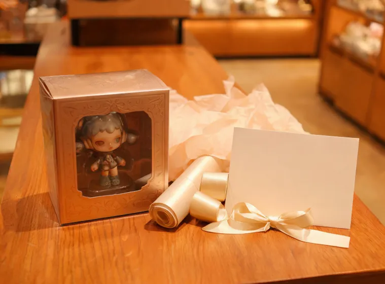 Gift-ready collectible display